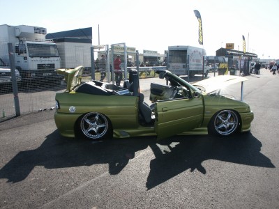 Ford Escort Convertible Chrome Wheels: click to zoom picture.